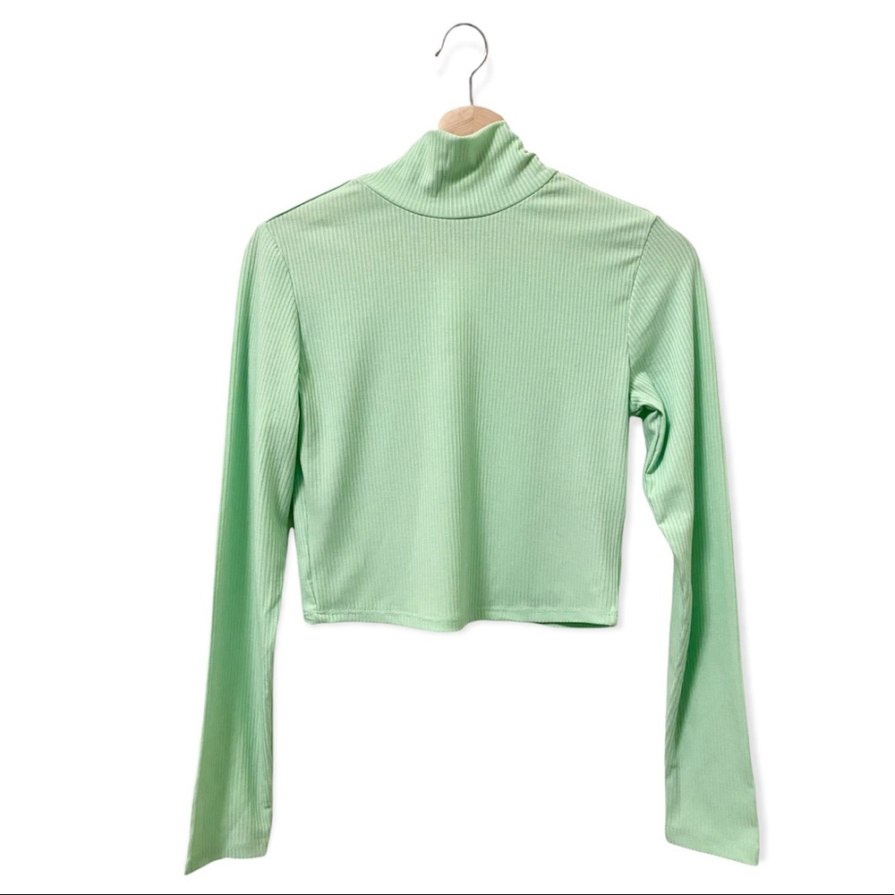 [H&M] Short Ribbed Mock-turtleneck Top